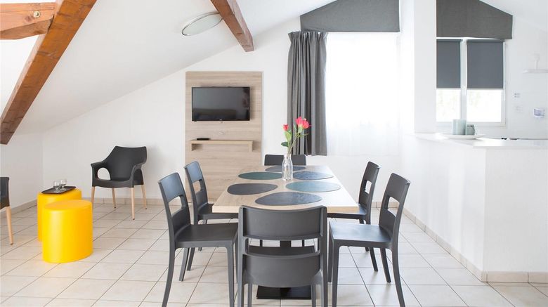 <b>Comfort Aparthotel Divonne La Versoix Room</b>. Images powered by <a href="https://iceportal.shijigroup.com/" title="IcePortal" target="_blank">IcePortal</a>.