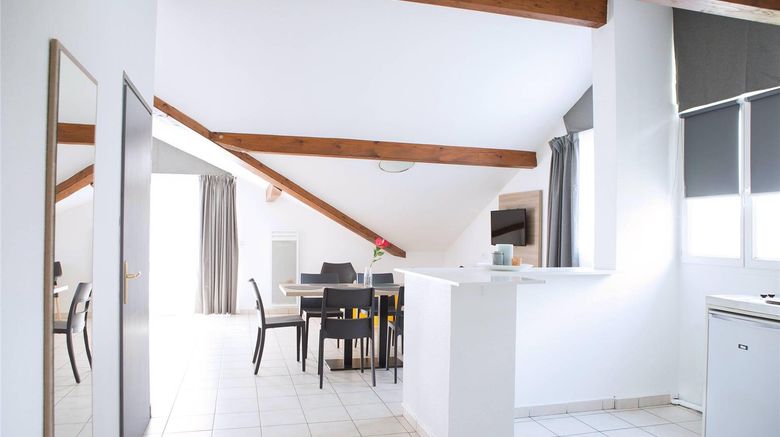 <b>Comfort Aparthotel Divonne La Versoix Room</b>. Images powered by <a href="https://iceportal.shijigroup.com/" title="IcePortal" target="_blank">IcePortal</a>.