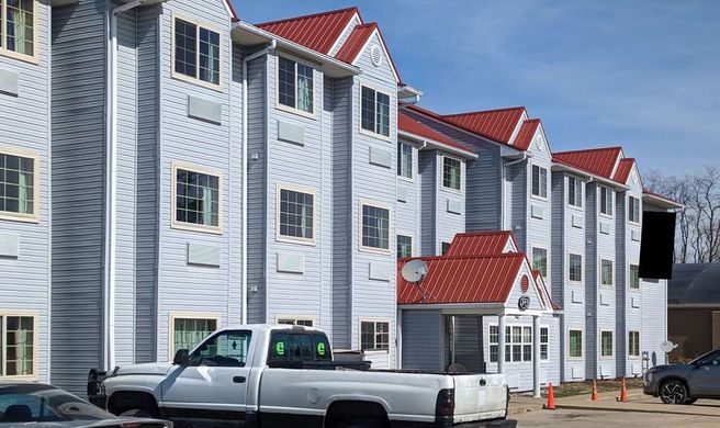 St Clair Inn & Suites Exterior