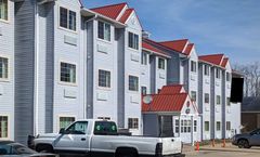St Clair Inn & Suites