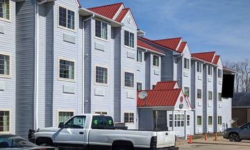 St Clair Inn & Suites