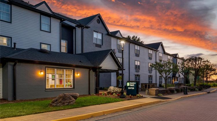 Dulles Suites Exterior