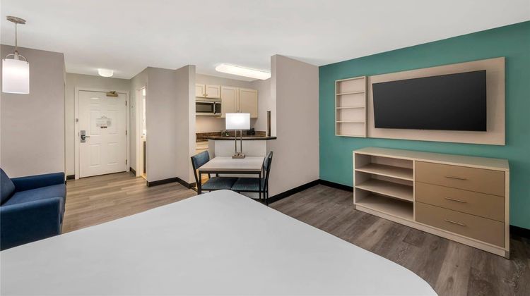 Dulles Suites Room