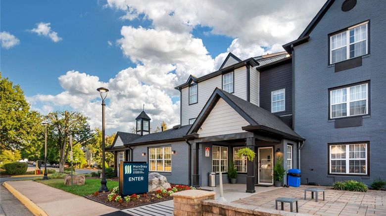 Dulles Suites Exterior. Images powered by <a href="https://iceportal.shijigroup.com" target="_blank" rel="noopener">Ice Portal</a>.