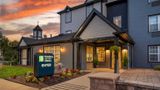 Dulles Suites Exterior