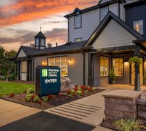Dulles Suites Exterior