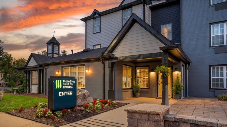 Dulles Suites Exterior