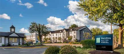 Dulles Suites Exterior