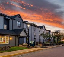 Dulles Suites Exterior