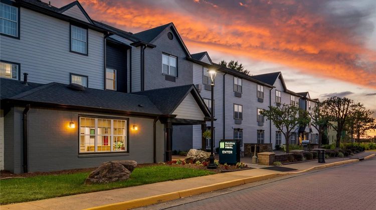 Dulles Suites Exterior