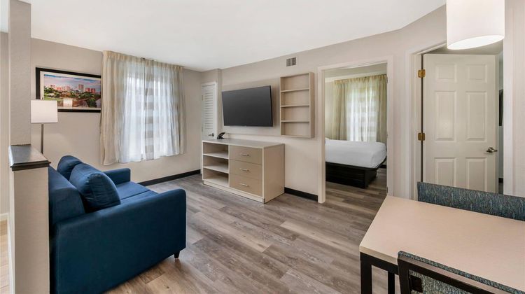 Dulles Suites Suite