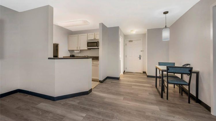 Dulles Suites Suite
