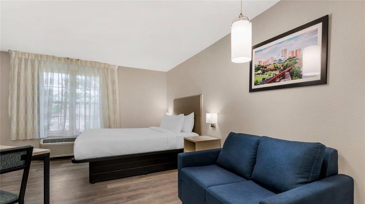 Dulles Suites Room