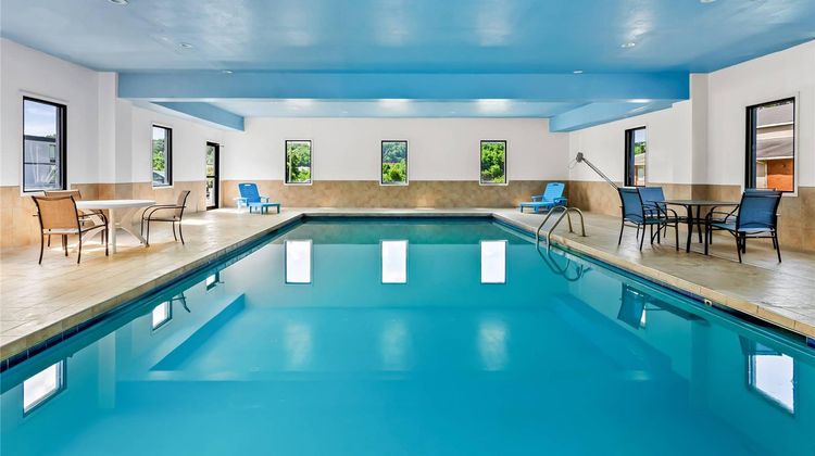 Econo Lodge Mt Hope Pool