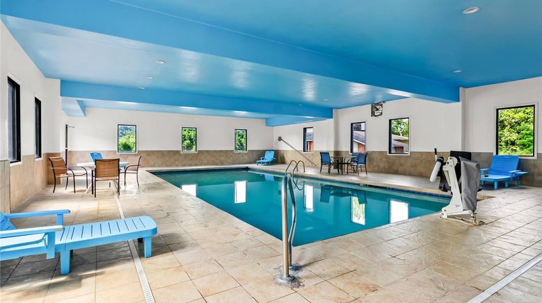 <b>Econo Lodge Mt Hope Pool</b>. Images powered by <a href="https://iceportal.shijigroup.com/" title="IcePortal" target="_blank">IcePortal</a>.