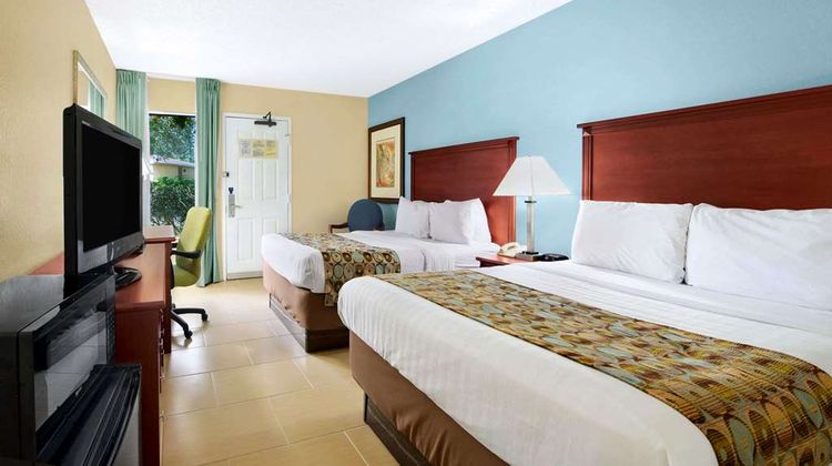 Baymont Inn & Suites Gainesville Room