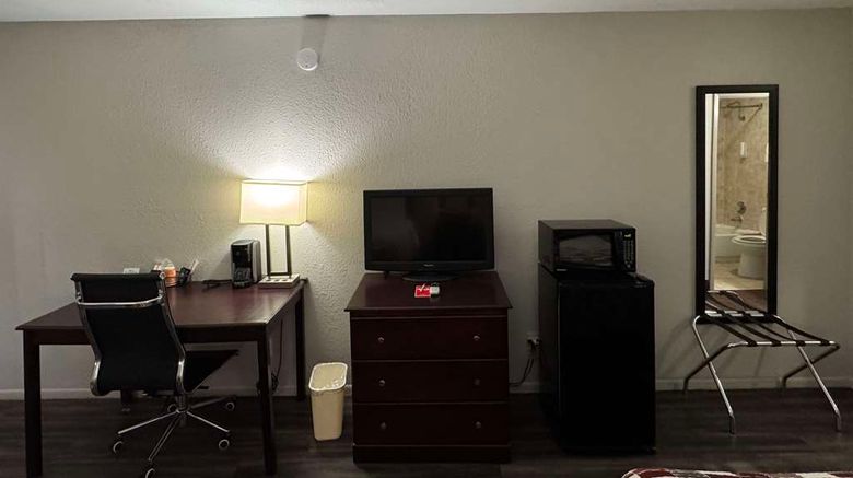 <b>Econo Lodge Childress Room</b>. Images powered by <a href="https://iceportal.shijigroup.com/" title="IcePortal" target="_blank">IcePortal</a>.