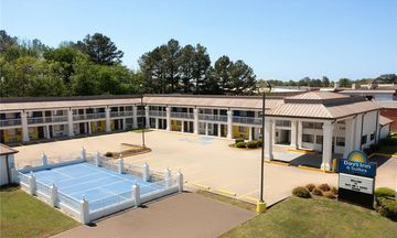 Days Inn & Suites by Wyndham Byram