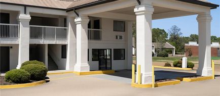 Days Inn & Suites by Wyndham Byram Exterior