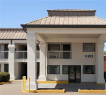 Days Inn & Suites by Wyndham Byram Exterior