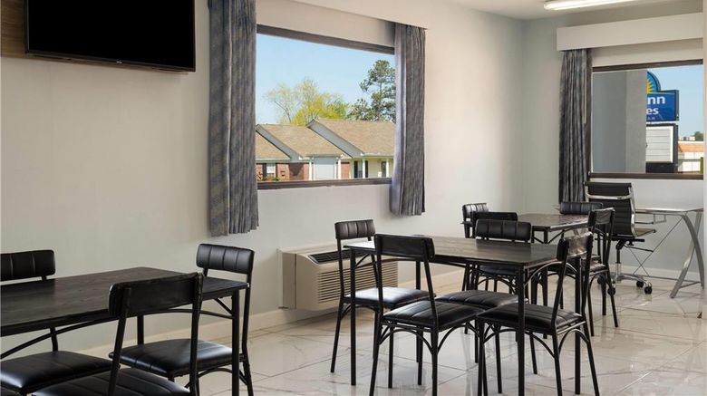 <b>Days Inn & Suites by Wyndham Byram Lobby</b>. Images powered by <a href="https://iceportal.shijigroup.com/" title="IcePortal" target="_blank">IcePortal</a>.