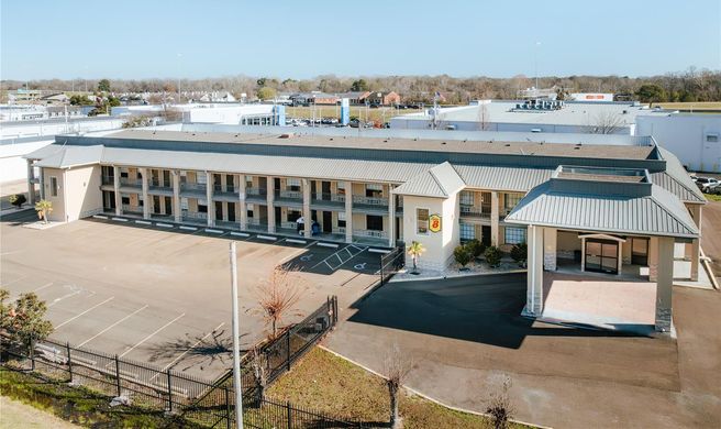 Super 8 by Wyndham Jackson MS Exterior