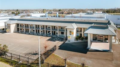 Super 8 by Wyndham Jackson MS