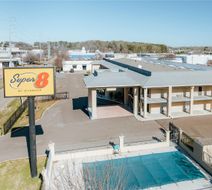 Super 8 by Wyndham Jackson MS Exterior
