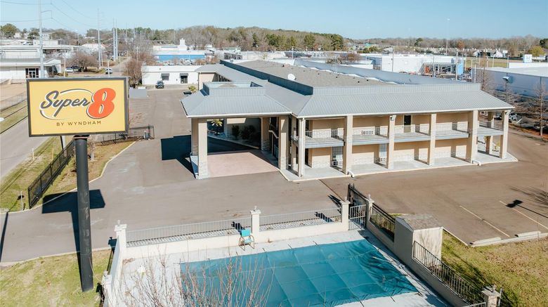 <b>Super 8 by Wyndham Jackson MS Exterior</b>. Images powered by <a href="https://iceportal.shijigroup.com/" title="IcePortal" target="_blank">IcePortal</a>.