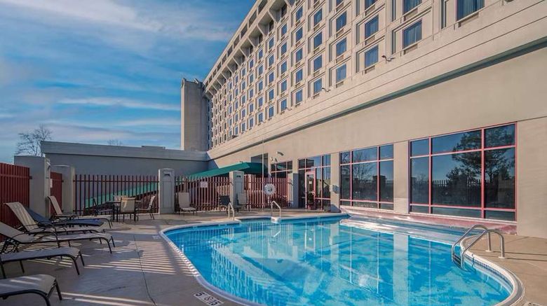 <b>Thousand Hills Resort Hotel Pool</b>. Images powered by <a href="https://iceportal.shijigroup.com/" title="IcePortal" target="_blank">IcePortal</a>.