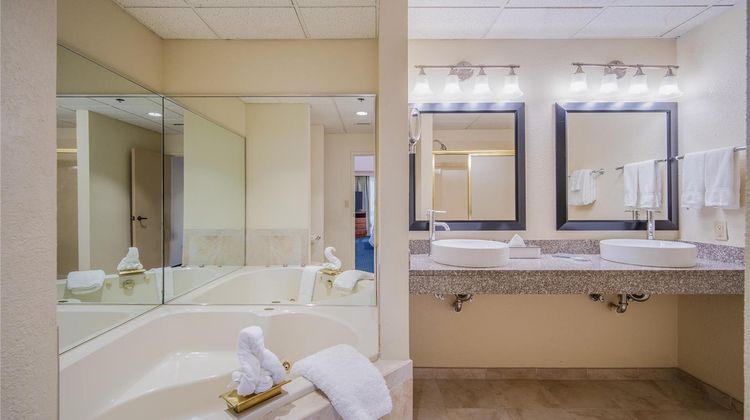 Thousand Hills Resort Hotel Suite