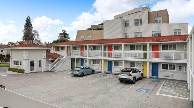 Signature Inn Berkeley Exterior
