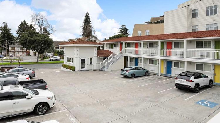 Signature Inn Berkeley Exterior