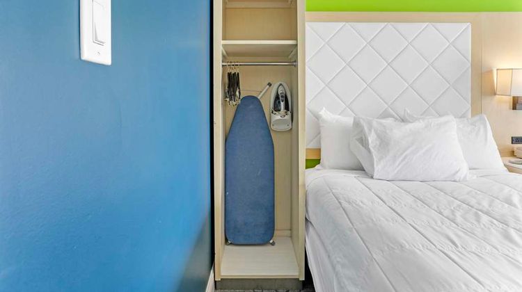 Signature Inn Berkeley Room
