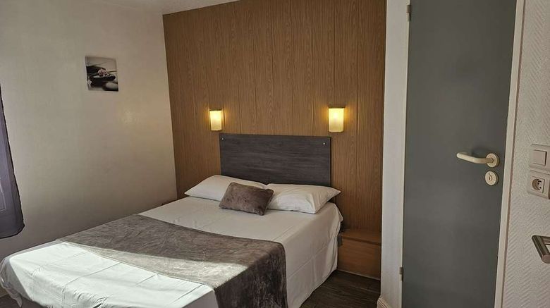 <b>Fasthotel Pau/Lescar Room</b>. Images powered by <a href="https://iceportal.shijigroup.com/" title="IcePortal" target="_blank">IcePortal</a>.
