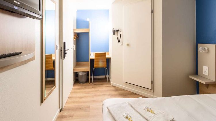 Fasthotel Rouen Nord Ouest Room