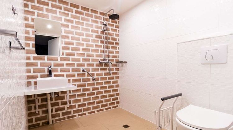 Fasthotel Rouen Nord Ouest Room