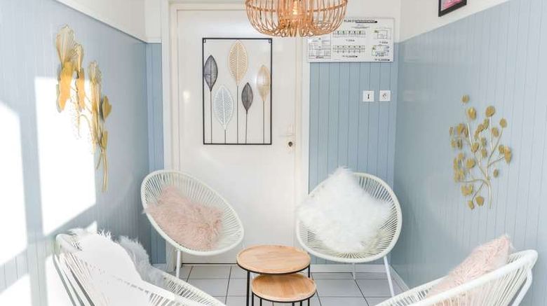 <b>Fasthotel Macon North Lobby</b>. Images powered by <a href="https://iceportal.shijigroup.com/" title="IcePortal" target="_blank">IcePortal</a>.