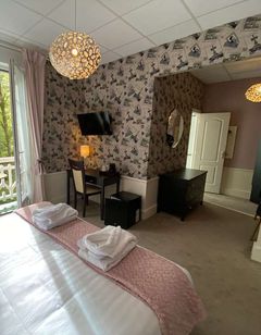 Le Roc Au Chien Hotel