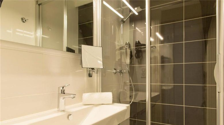 <b>Hotel The Originals Lorient Cleria Room</b>. Images powered by <a href="https://iceportal.shijigroup.com/" title="IcePortal" target="_blank">IcePortal</a>.