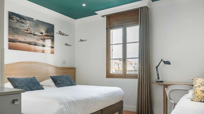 <b>Grand Hotel de la Gare Room</b>. Images powered by <a href="https://iceportal.shijigroup.com/" title="IcePortal" target="_blank">IcePortal</a>.
