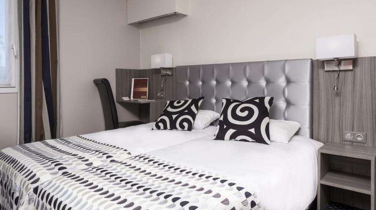 Brit Hotel de Foix Room