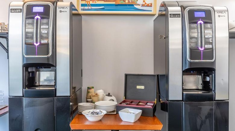 <b>Brit Hotel Le Parc Vichy Restaurant</b>. Images powered by <a href="https://iceportal.shijigroup.com/" title="IcePortal" target="_blank">IcePortal</a>.
