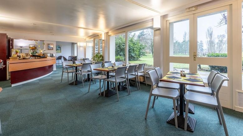 <b>Brit Hotel Le Parc Vichy Restaurant</b>. Images powered by <a href="https://iceportal.shijigroup.com/" title="IcePortal" target="_blank">IcePortal</a>.