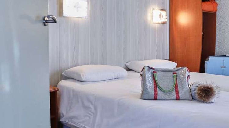 Brit Hotel Chambery Room