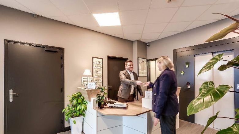 <b>Brit Hotel Saint-Nazaire Center Gare Lobby</b>. Images powered by <a href="https://iceportal.shijigroup.com/" title="IcePortal" target="_blank">IcePortal</a>.