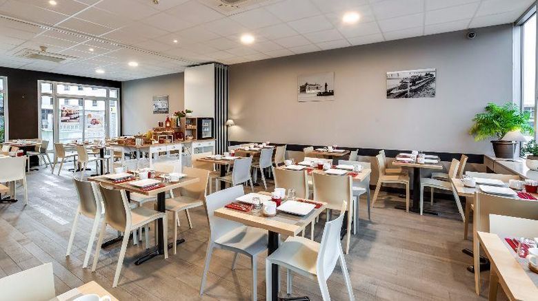 <b>Brit Hotel Saint-Nazaire Center Gare Restaurant</b>. Images powered by <a href="https://iceportal.shijigroup.com/" title="IcePortal" target="_blank">IcePortal</a>.
