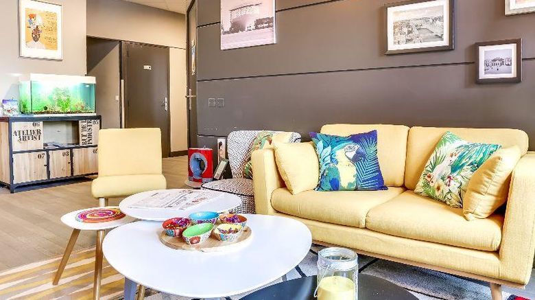 <b>Brit Hotel Saint-Nazaire Center Gare Lobby</b>. Images powered by <a href="https://iceportal.shijigroup.com/" title="IcePortal" target="_blank">IcePortal</a>.