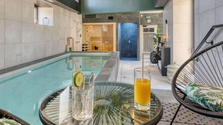 Brit Hotel Les Voyageurs Pool