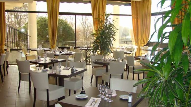<b>Brit Hotel du Lac Restaurant</b>. Images powered by <a href="https://iceportal.shijigroup.com/" title="IcePortal" target="_blank">IcePortal</a>.